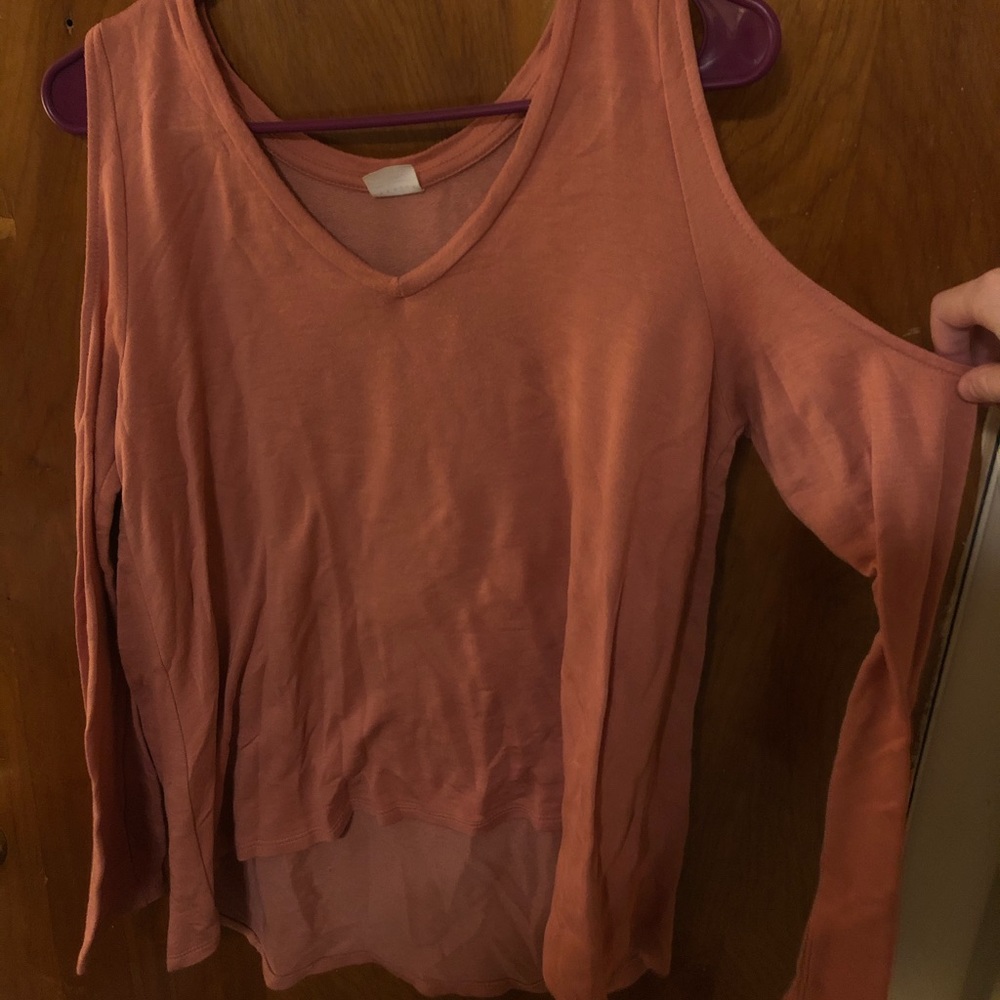 Cut out shoulder long sleeve